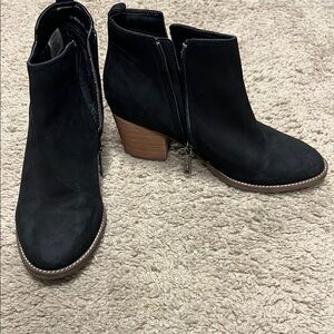 Blondo Black Ankle Boots with Suede Finish and Side Zipper